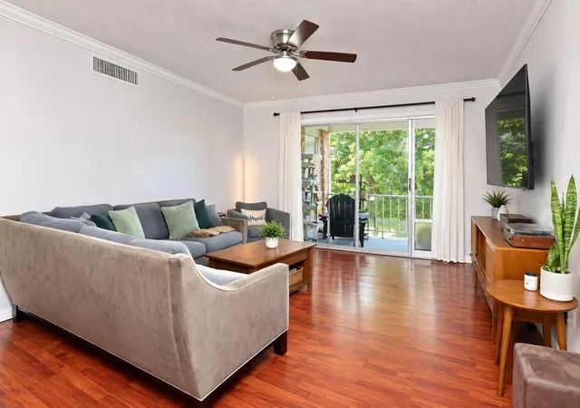 Photo 3 of Condo for sale at 4386 Lake Underhill Rd #20C7, Orlando, FL 32803 | MLS# O6447672 | Listing updated on 2026-10-07