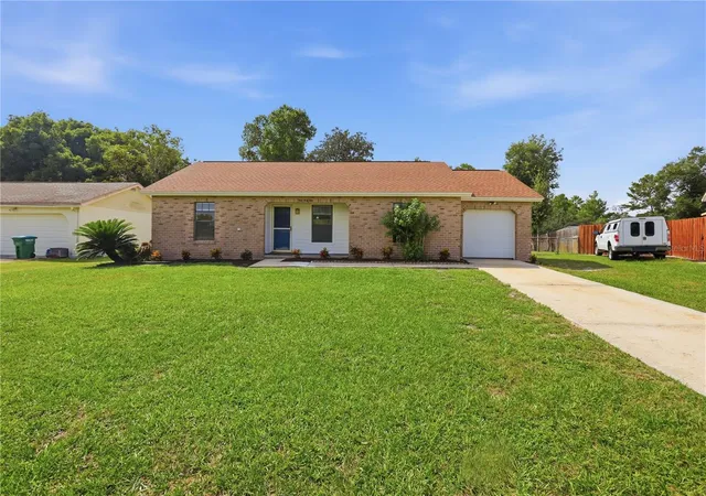 Photo 2 of Single family home for sale at 943 Marquette Ct, Deltona, FL 32725 | MLS# V4951677 | Listing updated on 2026-10-07