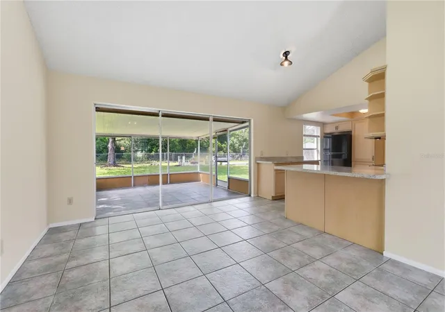 Photo 4 of Single family home for sale at 943 Marquette Ct, Deltona, FL 32725 | MLS# V4951677 | Listing updated on 2026-10-07
