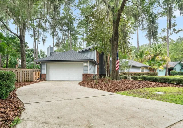 Photo 2 of Single family home for sale at 2712 Nw 29th Place, Gainesville, FL 32605 | MLS# GC544002 | Listing updated on 2026-10-07
