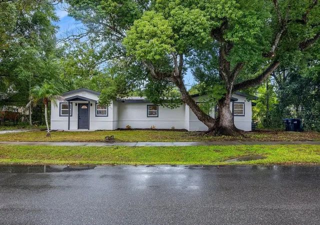 Photo 3 of Single family home for sale at 842 Dennis Ave, Orlando, FL 32807 | MLS# S5158977 | Listing updated on 2026-10-07