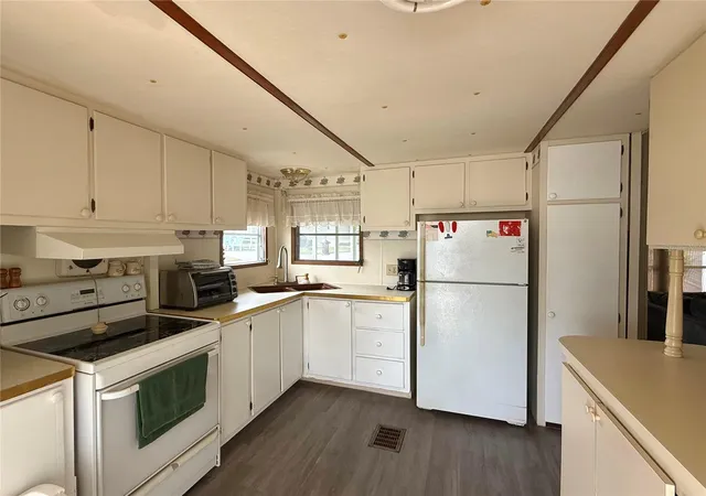 Photo 2 of Manufactured home for sale at 6035 Ridgewood Dr, Zephyrhills, FL 33542 | MLS# TB8555444 | Listing updated on 2026-10-07
