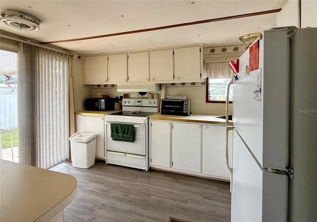 Photo 3 of Manufactured home for sale at 6035 Ridgewood Dr, Zephyrhills, FL 33542 | MLS# TB8555444 | Listing updated on 2026-10-07