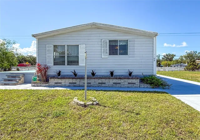 Photo 3 of Manufactured home for sale at 4609 10th Street Ct E, Ellenton, FL 34222 | MLS# TB8555446 | Listing updated on 2026-10-08