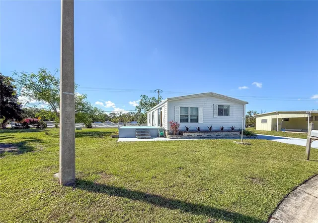 Photo 4 of Manufactured home for sale at 4609 10th Street Ct E, Ellenton, FL 34222 | MLS# TB8555446 | Listing updated on 2026-10-08