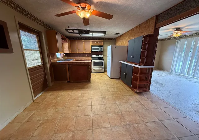 Photo 3 of Single family home for sale at 141 N Edgemon Ave, Winter Springs, FL 32708 | MLS# O6447685 | Listing updated on 2026-10-07