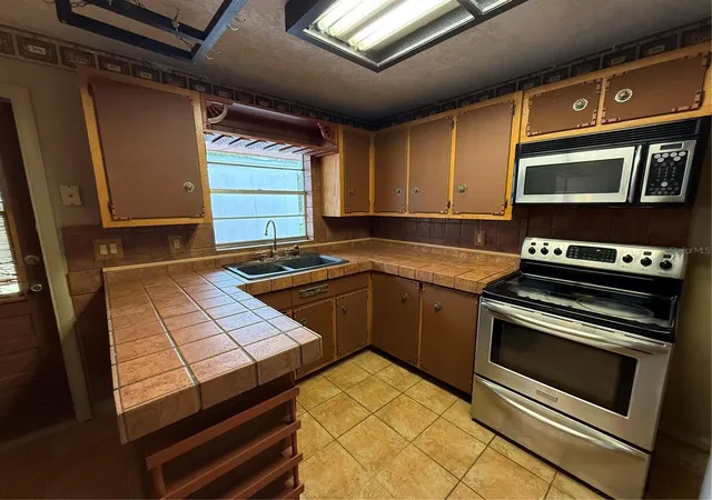 Photo 4 of Single family home for sale at 141 N Edgemon Ave, Winter Springs, FL 32708 | MLS# O6447685 | Listing updated on 2026-10-07