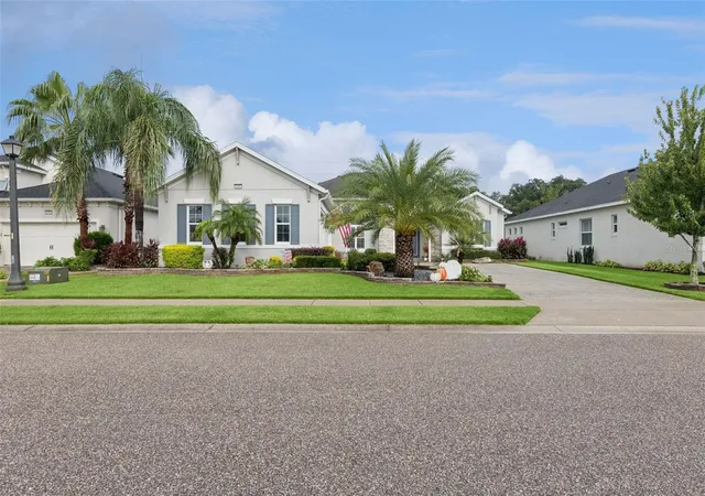 Photo 1 of Single family home for sale at 8400 Bridgeport Bay Cir, Mount Dora, FL 32757 | MLS# O6447691 | Listing updated on 2026-10-08