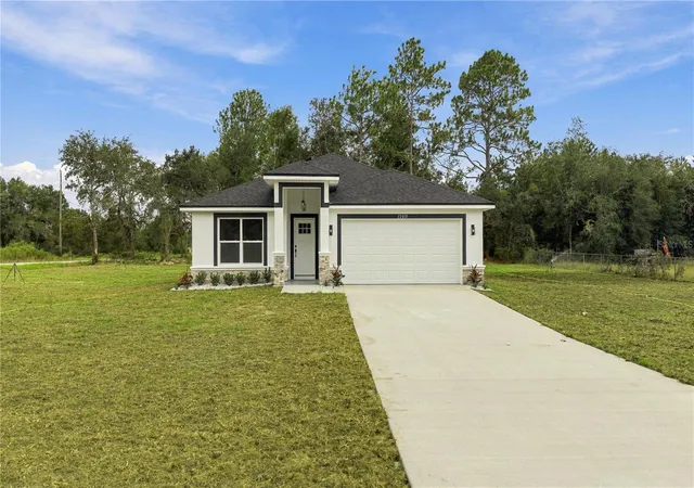 Photo 1 of Single family home for sale at 22010 Sw Beach Blvd, Dunnellon, FL 34431 | MLS# OM733542 | Listing updated on 2026-10-07