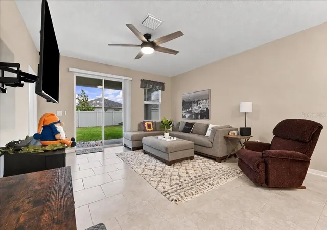 Photo 3 of Single family home for sale at 4885 Foxglove Cir, Lakeland, FL 33811 | MLS# L4965588 | Listing updated on 2026-10-20