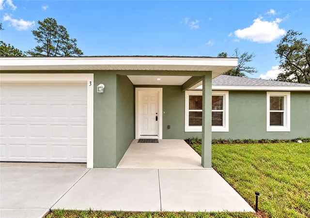 Photo 2 of Single family home for sale at 3 Fisher Way Pl, Ocklawaha, FL 32179 | MLS# OM733544 | Listing updated on 2026-10-10