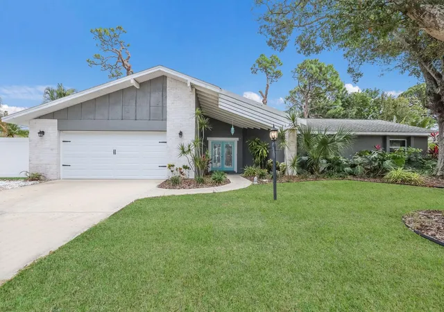 Photo 1 of Single family home for sale at 305 55th Street Nw, Bradenton, FL 34209 | MLS# A4708682 | Listing updated on 2026-10-07