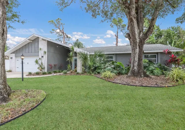 Photo 2 of Single family home for sale at 305 55th Street Nw, Bradenton, FL 34209 | MLS# A4708682 | Listing updated on 2026-10-07