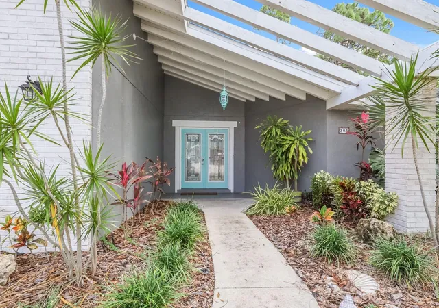 Photo 3 of Single family home for sale at 305 55th Street Nw, Bradenton, FL 34209 | MLS# A4708682 | Listing updated on 2026-10-07
