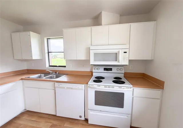 Photo 3 of Condo for sale at 6410 Heritage Ln, Bradenton, FL 34209 | MLS# O6447714 | Listing updated on 2026-10-07