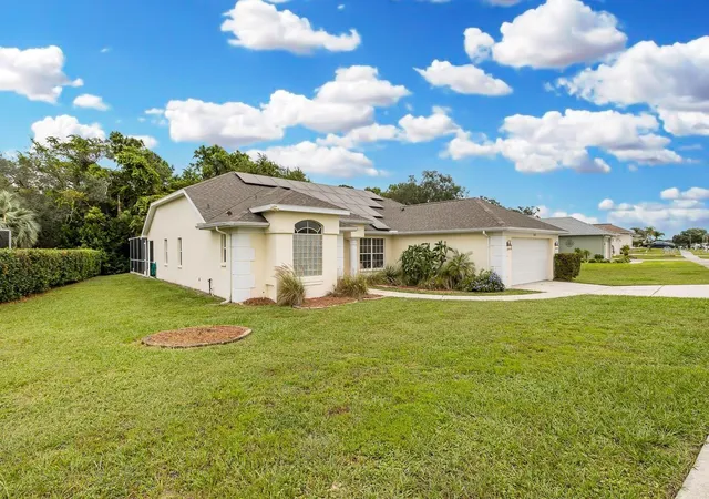 Photo 3 of Single family home for sale at 10435 Audie Brk Dr, Spring Hill, FL 34608 | MLS# W7890136 | Listing updated on 2026-10-08