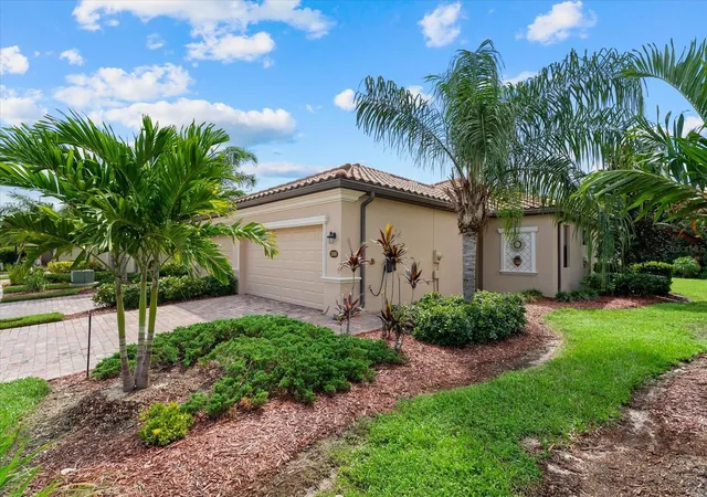 Photo 3 of House for sale at 19866 Benissimo Dr, Venice, FL 34293 | MLS# N6146082 | Listing updated on 2026-10-10