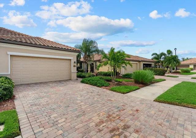 Photo 4 of House for sale at 19866 Benissimo Dr, Venice, FL 34293 | MLS# N6146082 | Listing updated on 2026-10-10