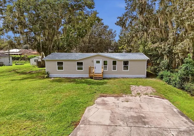 Photo 1 of Manufactured home for sale at 2412 Is Oaks W, Lakeland, FL 33805 | MLS# L4965592 | Listing updated on 2026-10-29