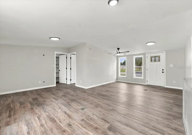 Photo 4 of Manufactured home for sale at 2412 Is Oaks W, Lakeland, FL 33805 | MLS# L4965592 | Listing updated on 2026-10-29