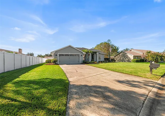 Photo 2 of Single family home for sale at 435 Lake Harris Dr, Lakeland, FL 33813 | MLS# TB8555492 | Listing updated on 2026-10-20
