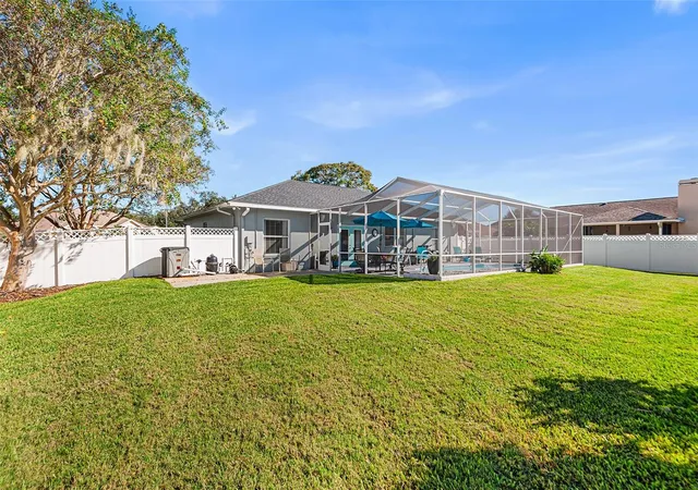 Photo 4 of Single family home for sale at 435 Lake Harris Dr, Lakeland, FL 33813 | MLS# TB8555492 | Listing updated on 2026-10-20