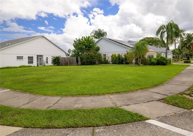 Photo 2 of Condo for sale at 4205 Saint Clair Dr, Sarasota, FL 34243 | MLS# TB8555494 | Listing updated on 2026-10-07