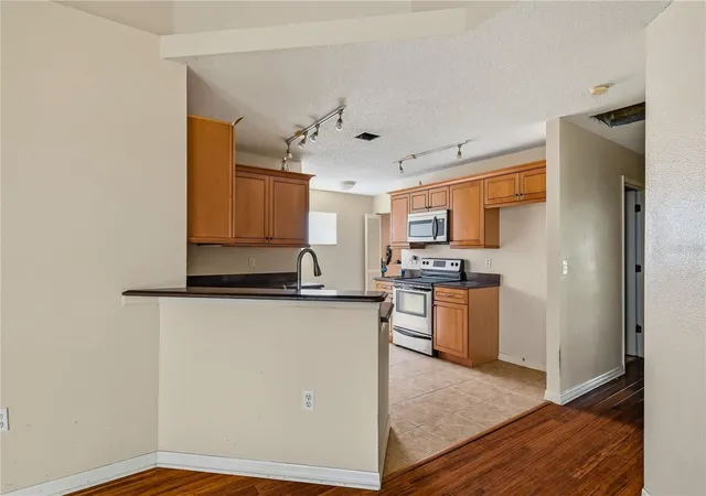 Photo 4 of Condo for sale at 4205 Saint Clair Dr, Sarasota, FL 34243 | MLS# TB8555494 | Listing updated on 2026-10-07