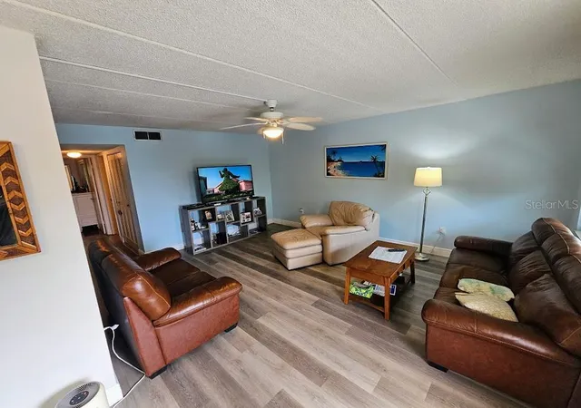 Listing Photo 4 - Condo for sale in building located at 11620 Park Blvd, Seminole, FL 33772 - Unit #303