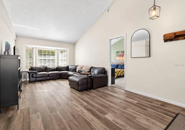 Photo 4 of Single family home for sale at 1017 Eagens Crk Ct, Oviedo, FL 32765 | MLS# O6447733 | Listing updated on 2026-10-29