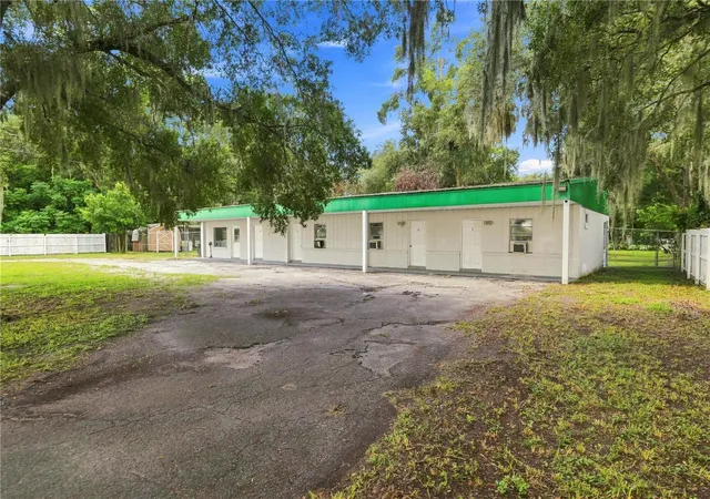 Photo 3 of Single family home for sale at 5562 S US 301, Bushnell, FL 33513 | MLS# TB8555506 | Listing updated on 2026-10-07