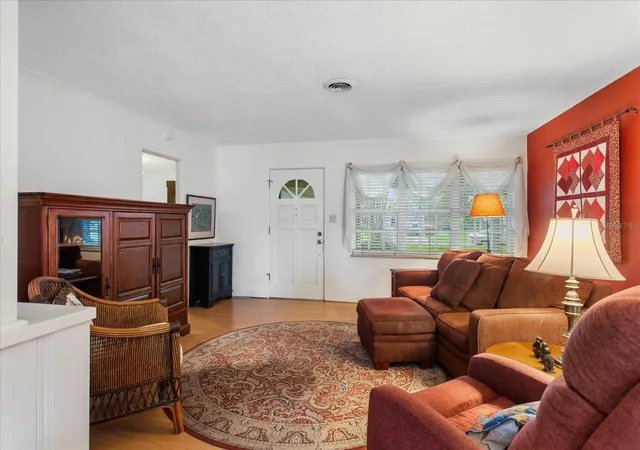 Photo 4 of Single family home for sale at 4099 Shorecrest Dr, Orlando, FL 32804 | MLS# G5118720 | Listing updated on 2026-10-13