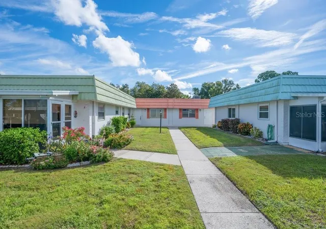 Condo for sale at 1802 Bedford Ln #9, SUN CITY CENTER, FL 33573 | MLS# TB8555518