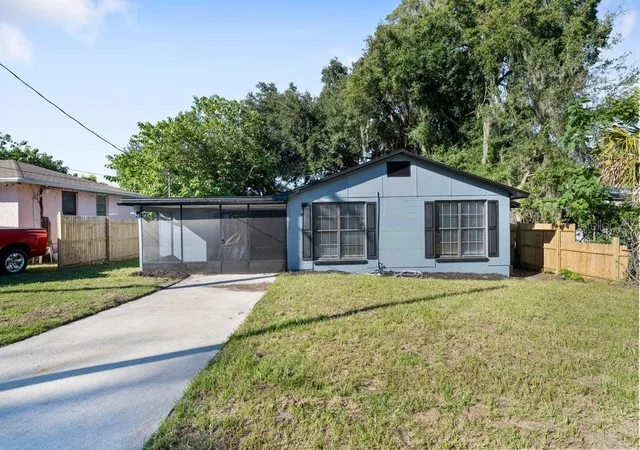 Photo 1 of Single family home for sale at 1518 Crest Ave, Leesburg, FL 34748 | MLS# G5118722 | Listing updated on 2026-10-20