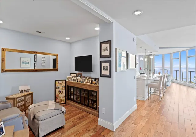 Photo 4 of Condo for sale at 175 1st Street S #2307, Saint Petersburg, FL 33701 | MLS# TB8555523 | Listing updated on 2026-10-22