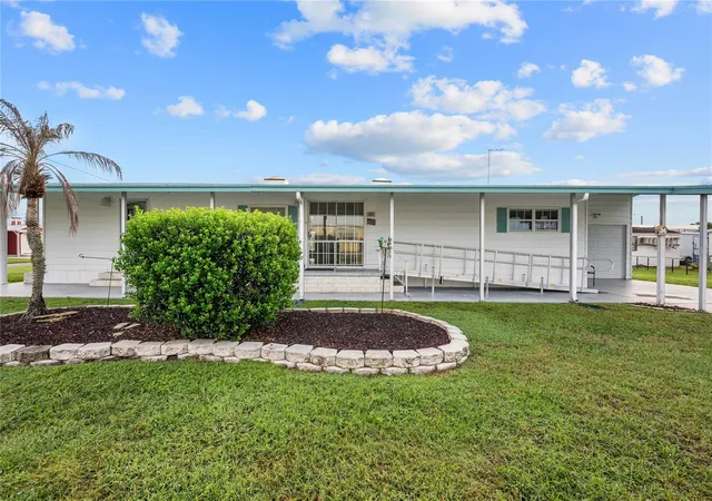 Photo 4 of Manufactured home for sale at 5352 Plant St, Zephyrhills, FL 33542 | MLS# TB8555524 | Listing updated on 2026-10-07