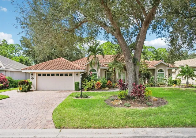 Photo 2 of Single family home for sale at 444 Fieldstone Dr, Venice, FL 34292 | MLS# A4708705 | Listing updated on 2026-10-07