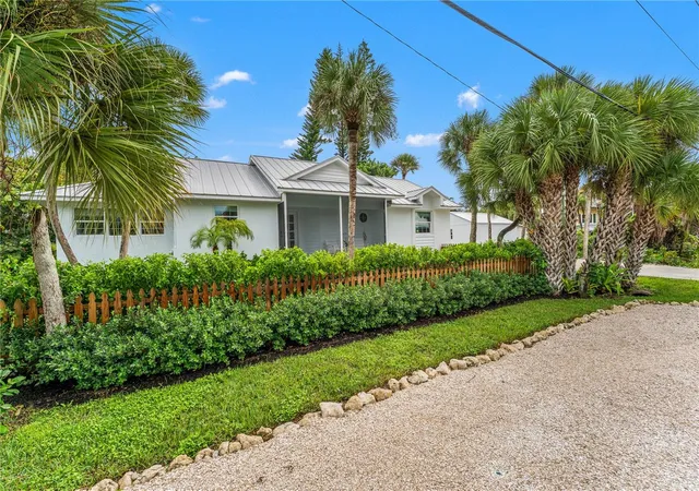 Photo 2 of Single family home for sale at 4095 N Beach Rd, Englewood, FL 34223 | MLS# A4708706 | Listing updated on 2026-10-26