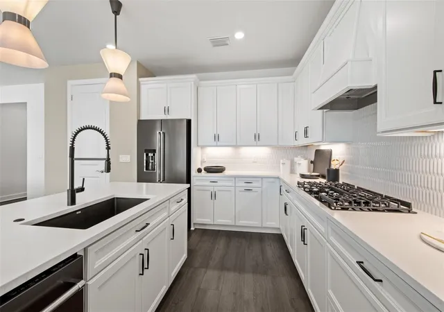 Photo 3 of Single family home for sale at 7413 Summer Ct, Sarasota, FL 34231 | MLS# TB8555530 | Listing updated on 2026-10-07