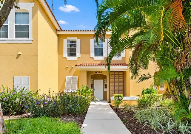 Townhouse for sale at 8516 Crystal Cvs Loop, KISSIMMEE, FL 34747 | MLS# O6447766