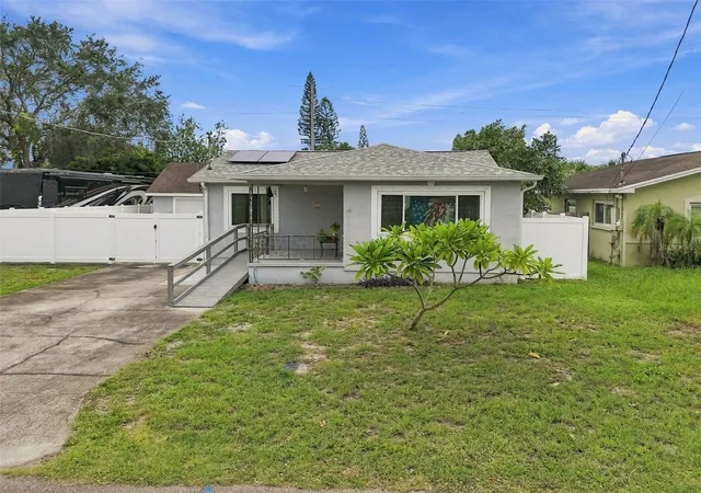 Single family home for sale at 2908 W Arch St, TAMPA, FL 33607 | MLS# TB8555533