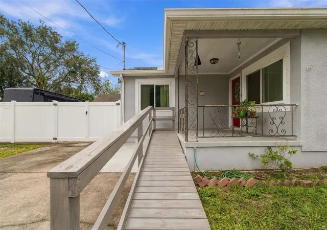 Photo 3 of Single family home for sale at 2908 W Arch St, Tampa, FL 33607 | MLS# TB8555533 | Listing updated on 2026-10-08