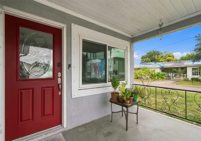 Photo 4 of Single family home for sale at 2908 W Arch St, Tampa, FL 33607 | MLS# TB8555533 | Listing updated on 2026-10-08