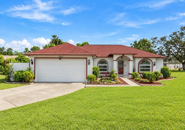 Photo 1 of Single family home for sale at 2104 Linwood Ave, Spring Hill, FL 34608 | MLS# O6447770 | Listing updated on 2026-10-16