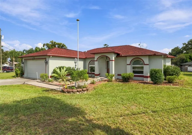 Photo 2 of Single family home for sale at 2104 Linwood Ave, Spring Hill, FL 34608 | MLS# O6447770 | Listing updated on 2026-10-16