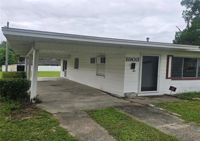 Photo 2 of Single family home for sale at 1803 W Granfield Ave, Plant City, FL 33563 | MLS# TB8555539 | Listing updated on 2026-10-09