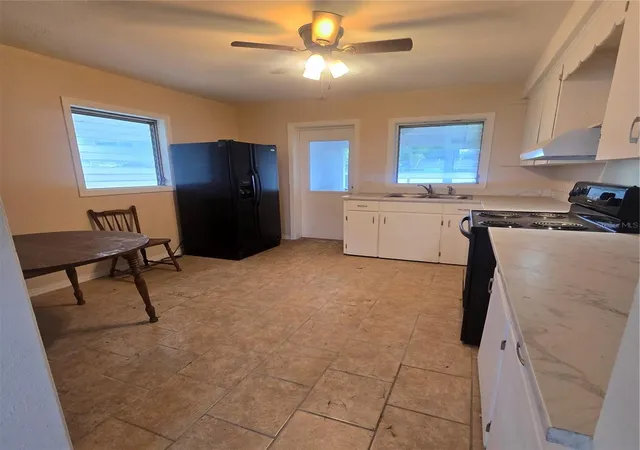 Photo 3 of Single family home for sale at 1803 W Granfield Ave, Plant City, FL 33563 | MLS# TB8555539 | Listing updated on 2026-10-09