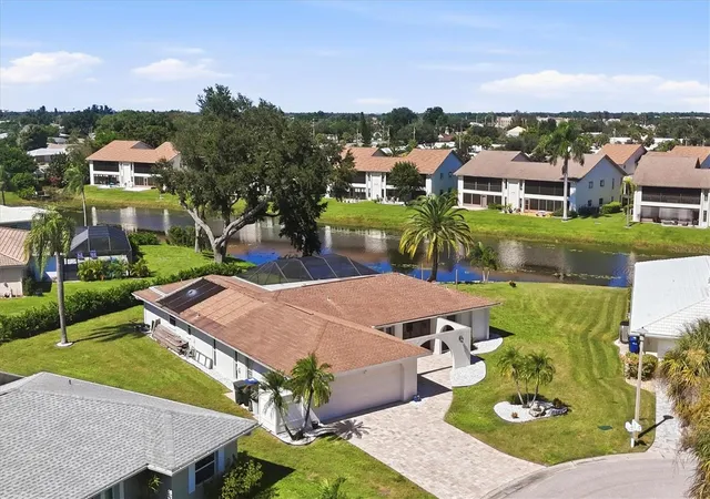 Photo 3 of Single family home for sale at 1714 Coral Sands Ct, Venice, FL 34293 | MLS# N6146087 | Listing updated on 2026-10-22