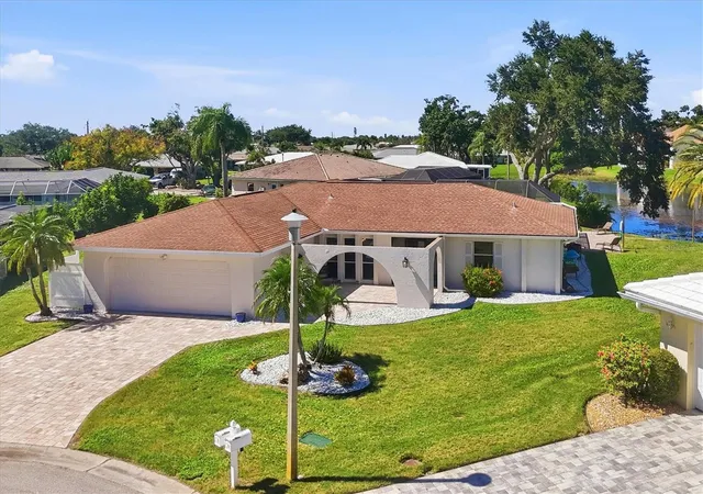 Photo 3 of Single family home for sale at 1714 Coral Sands Ct, Venice, FL 34293 | MLS# N6146087 | Listing updated on 2026-10-22