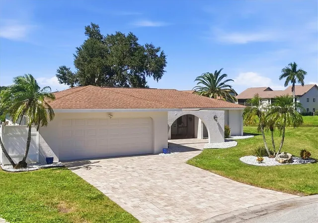 Photo 4 of Single family home for sale at 1714 Coral Sands Ct, Venice, FL 34293 | MLS# N6146087 | Listing updated on 2026-10-22